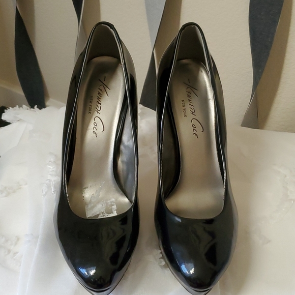 Heels (Black) - Picture 1 of 4